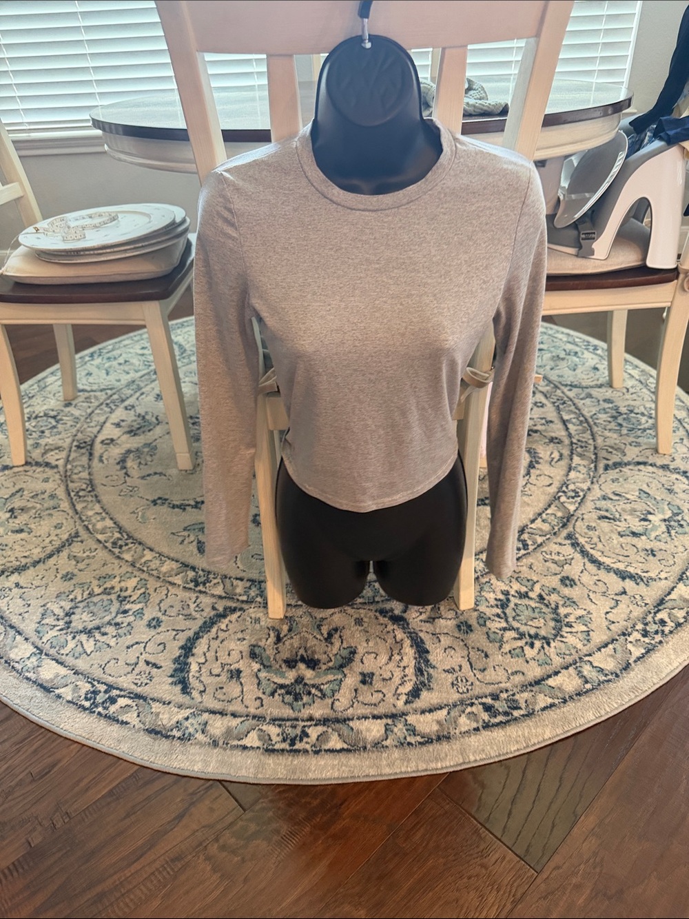 SHEIN Light Gray Long-Sleeve Cropped Crewneck Top